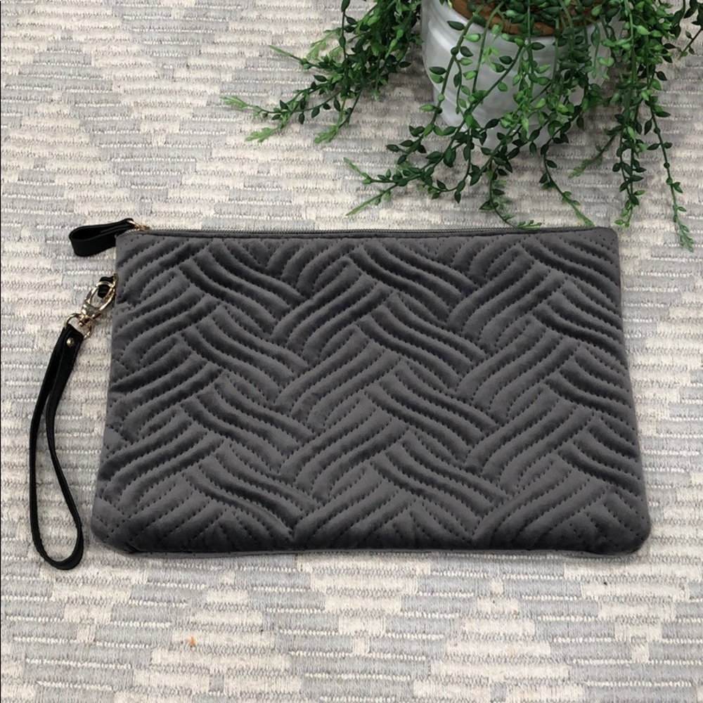 MIXIT clutch/wristlet